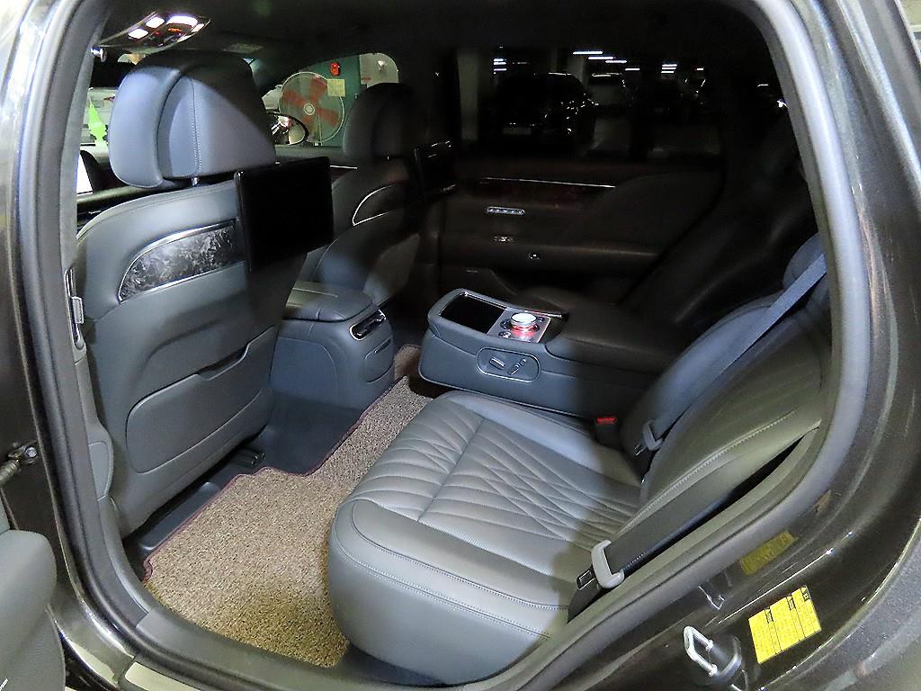Genesis G90 - Vista 7