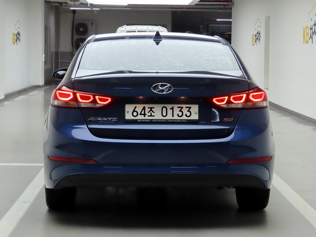 HYUNDAI Avante - Vista 3