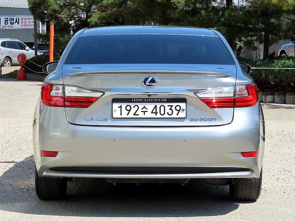 Lexus ES - Vista 4