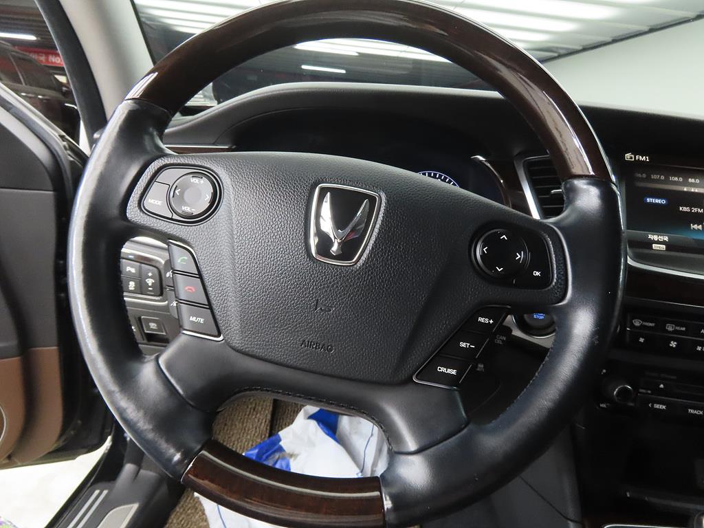 HYUNDAI Equus - Vista 8