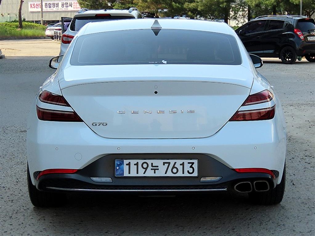 Genesis G70 - Vista 4