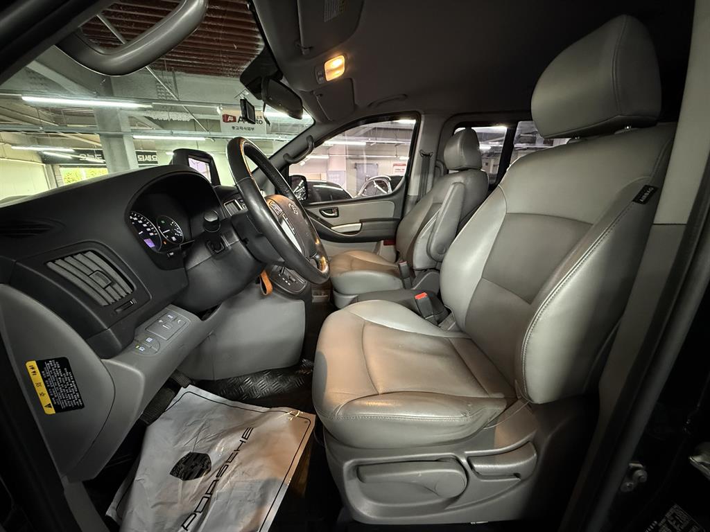 HYUNDAI Starex - Vista 5
