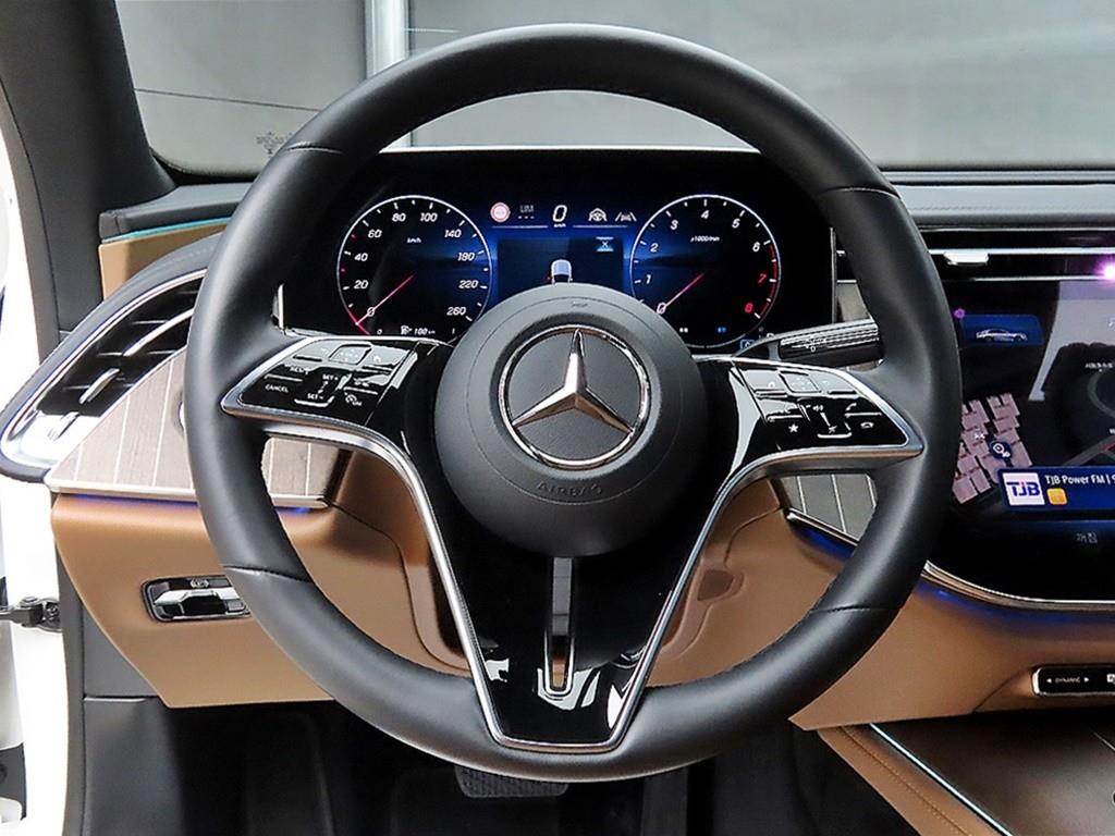 Mercedes Benz E class - Vista 9