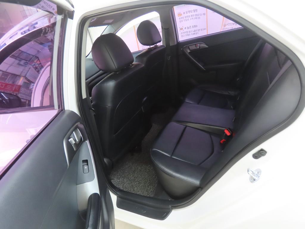 KIA Forte - Vista 6