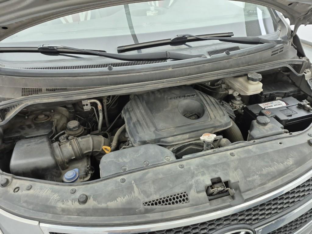 HYUNDAI Starex - Vista 6