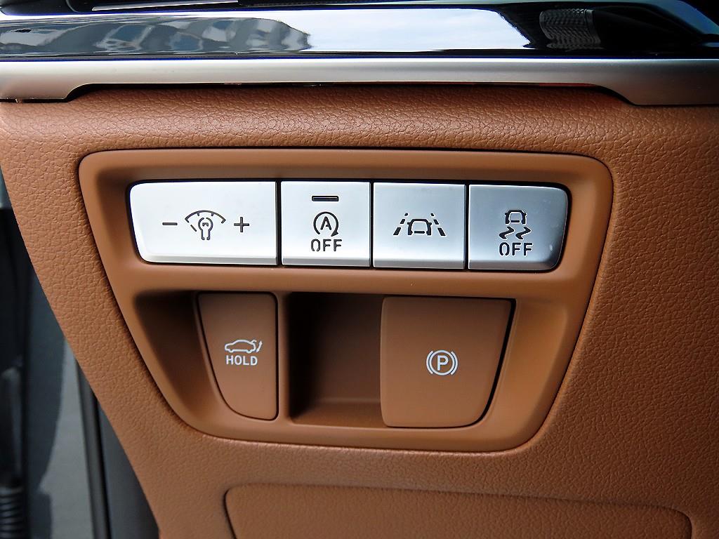 Genesis G80 - Vista 12