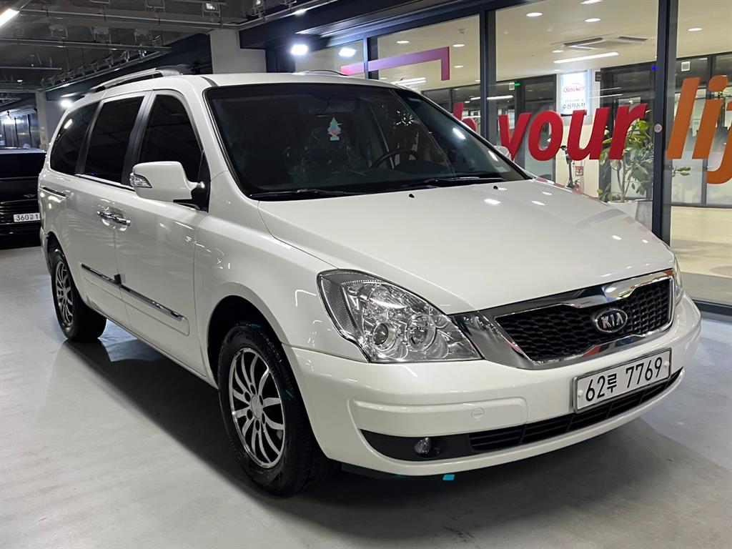 KIA Carnival 2010 Blanco - Importación desde Corea - HF Imports Iquique - Foto 1