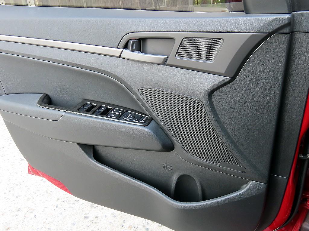 HYUNDAI Avante - Vista 11