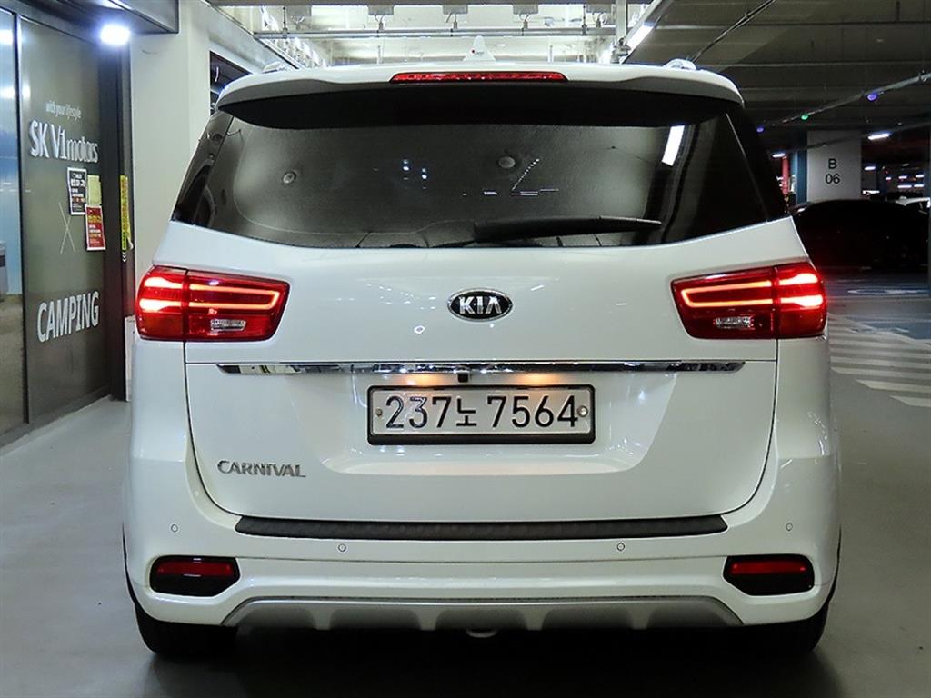 KIA Carnival - Vista 5