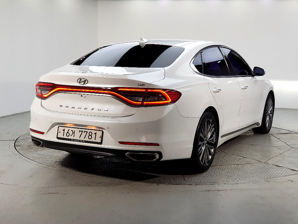 HYUNDAI Grandeur - Vista 4