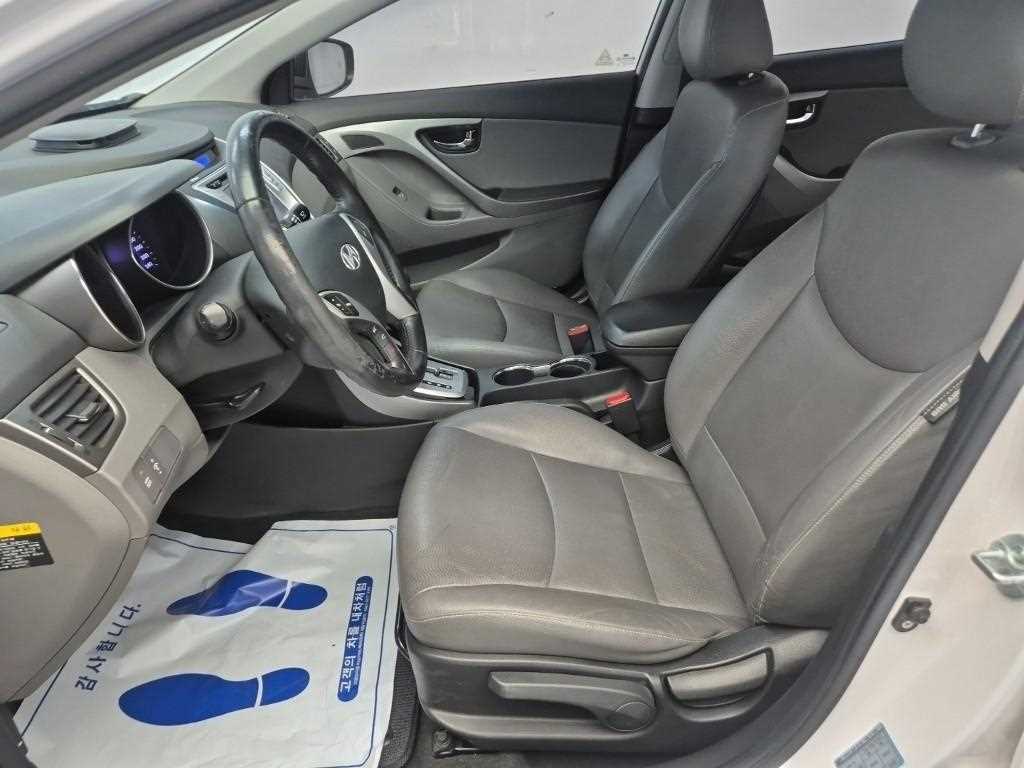 HYUNDAI Avante - Vista 11