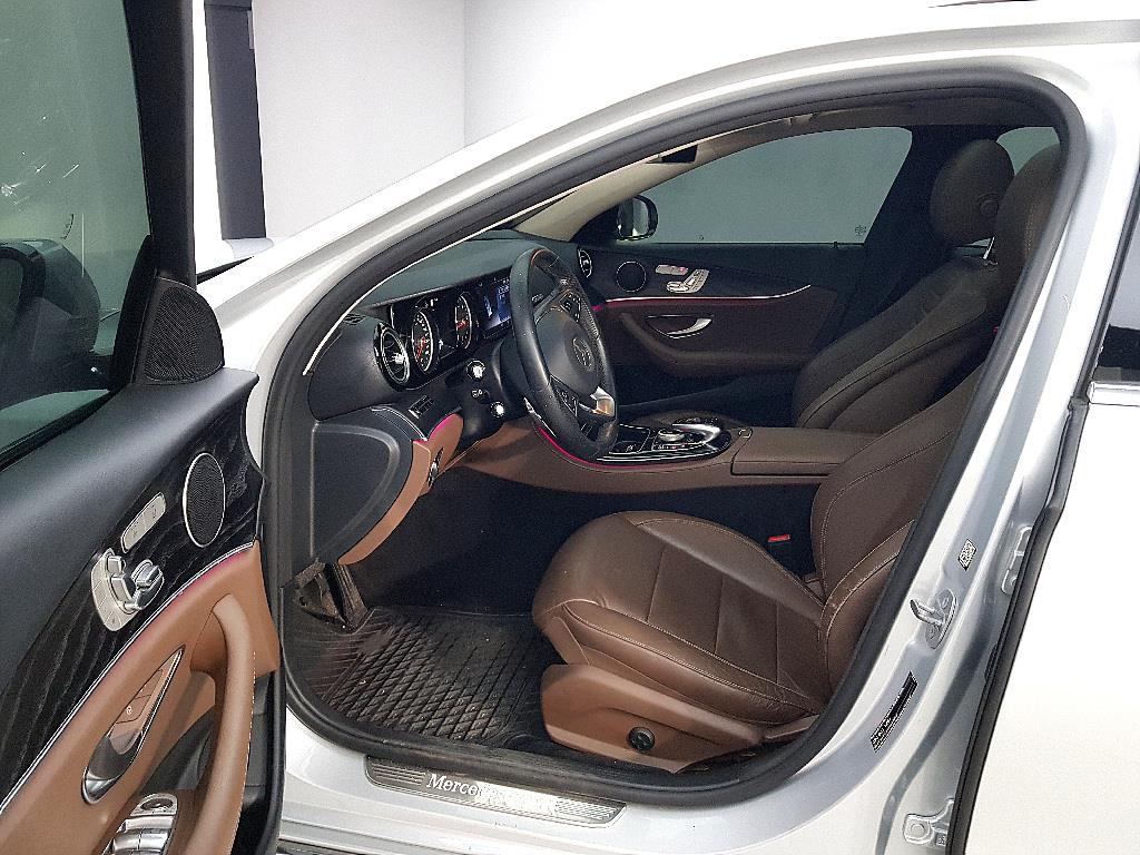 Mercedes Benz E class - Vista 7