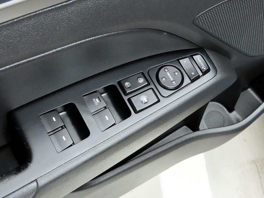 HYUNDAI Avante - Vista 12