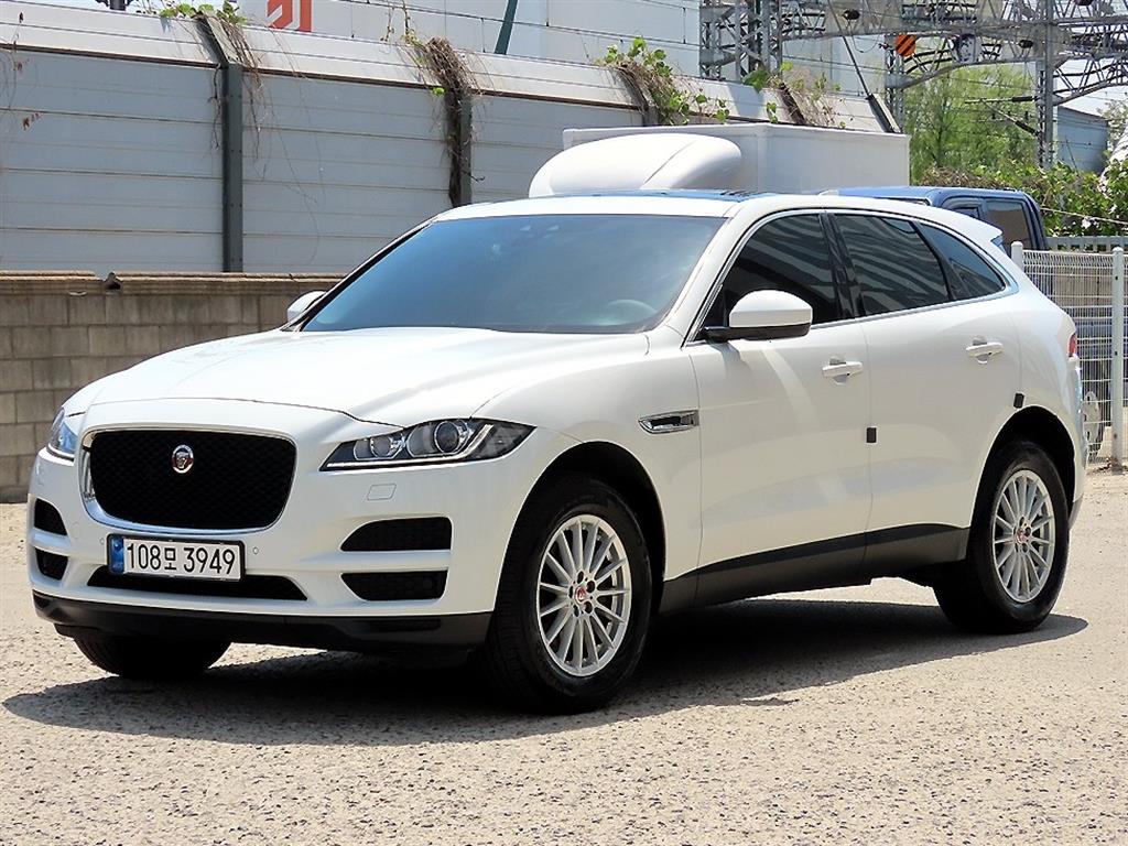 Jaguar F-PACE - Vista 2
