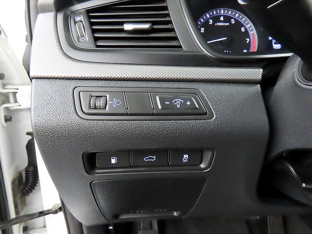 HYUNDAI Sonata - Vista 12
