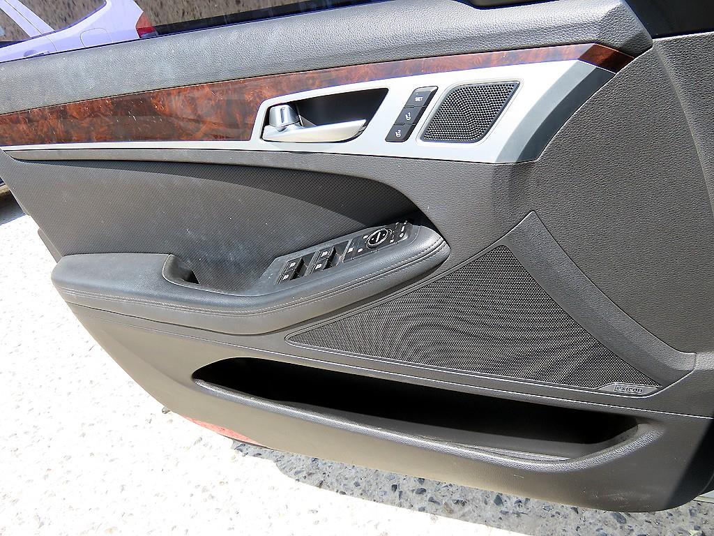 HYUNDAI Genesis - Vista 12