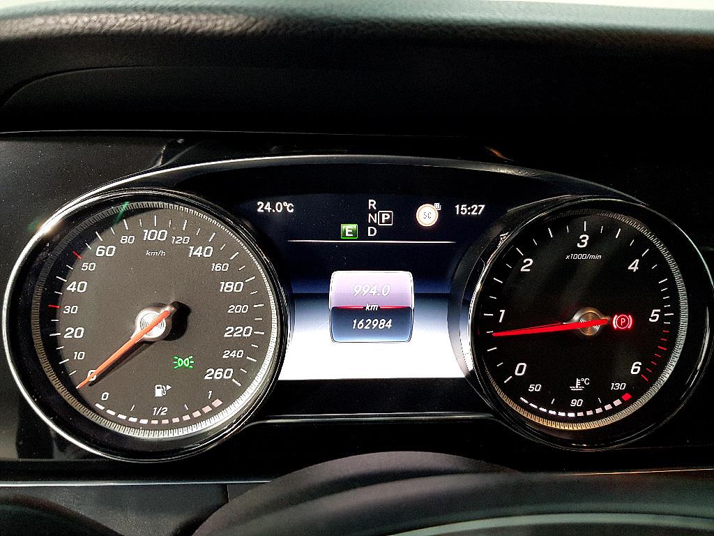 Mercedes Benz E class - Vista 6