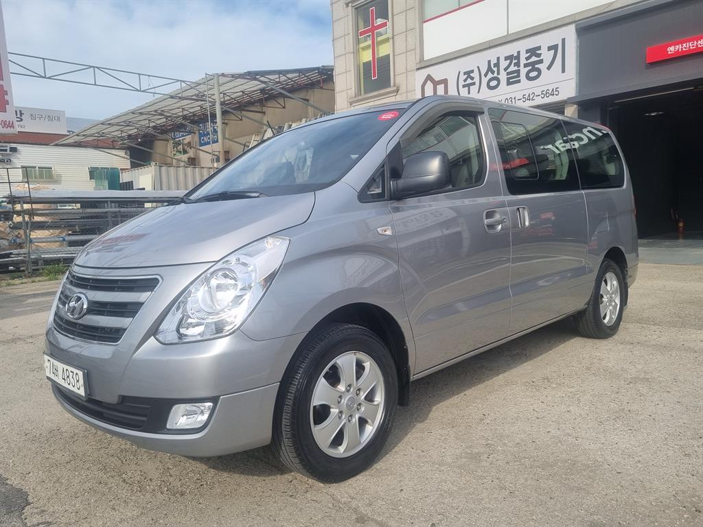 HYUNDAI Starex - Vista 3