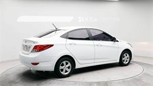 HYUNDAI Accent - Vista 4