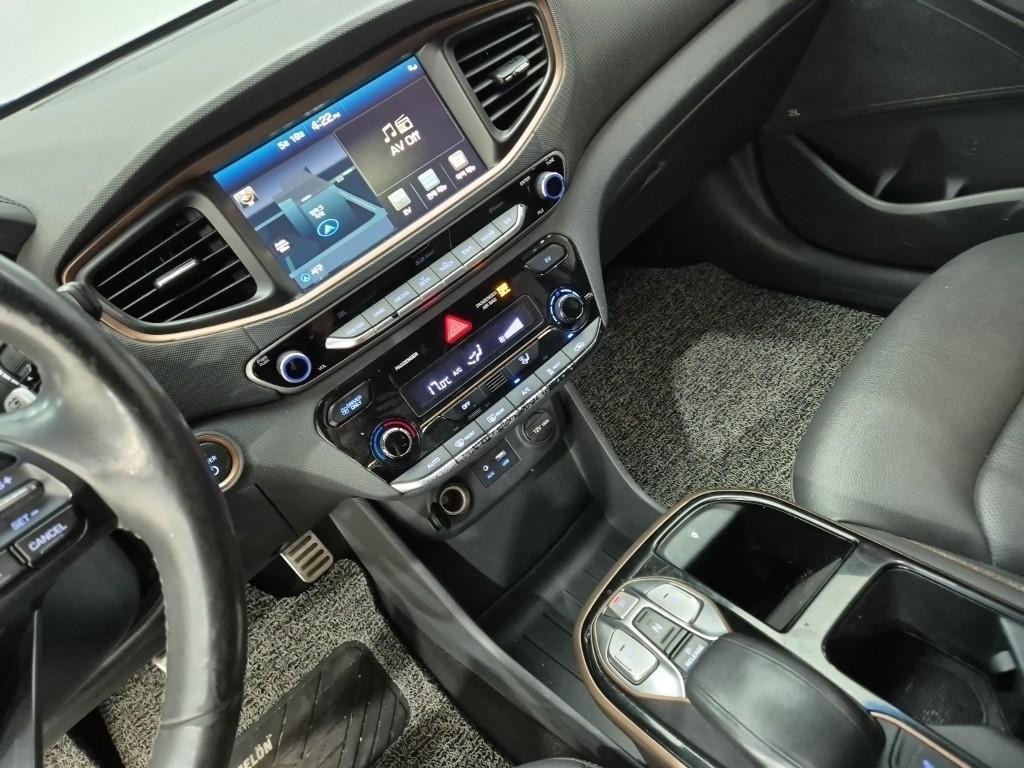HYUNDAI Ioniq - Vista 9