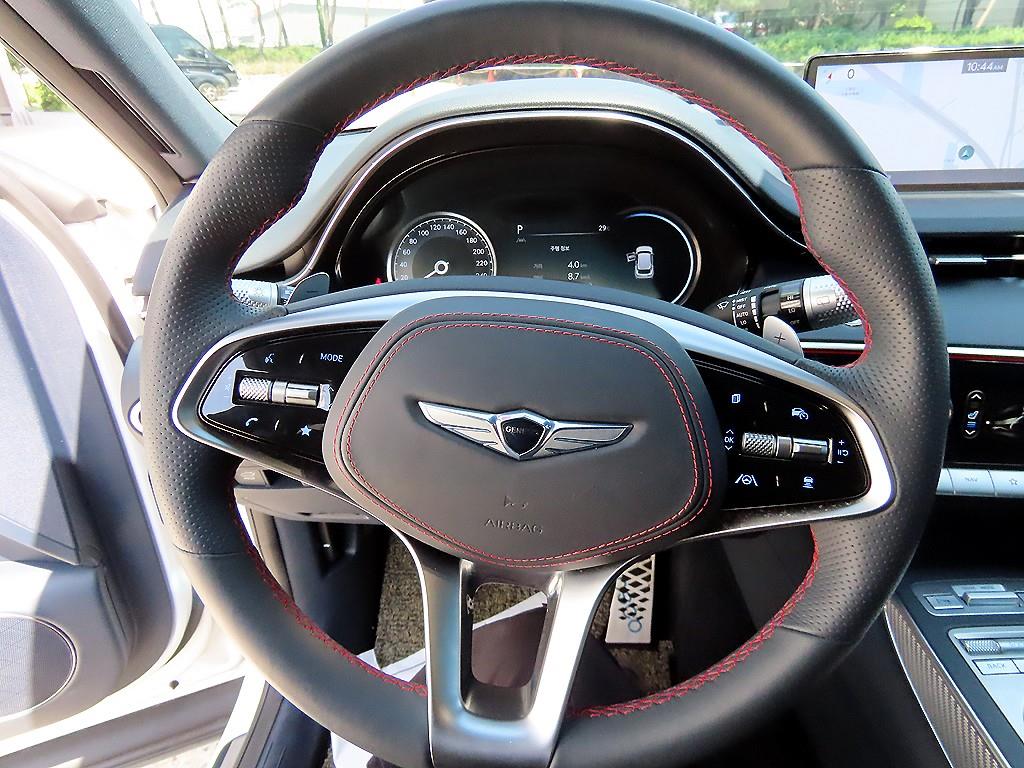 Genesis GV70 - Vista 8