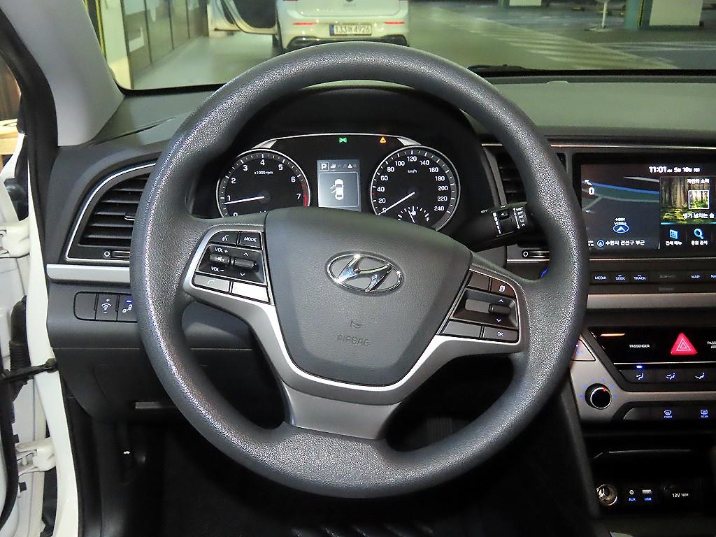 HYUNDAI Avante - Vista 8
