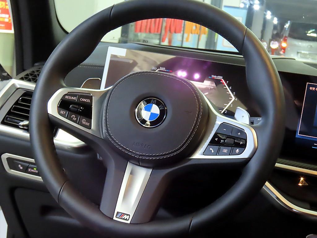 BMW X7 - Vista 8