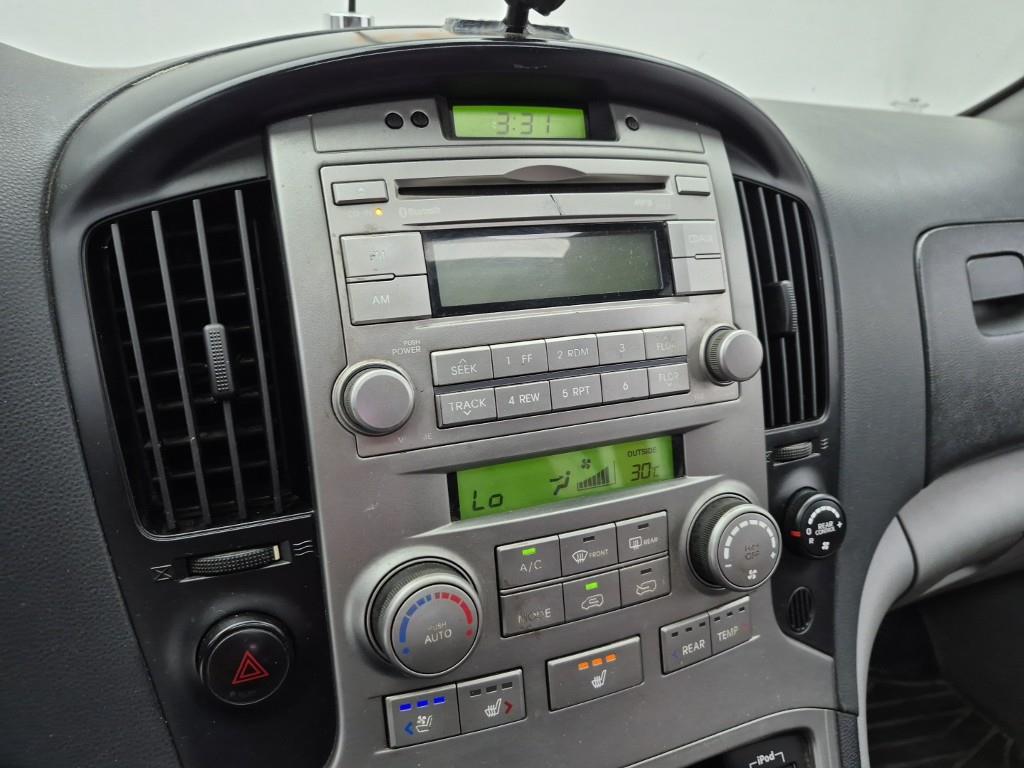HYUNDAI Starex - Vista 10