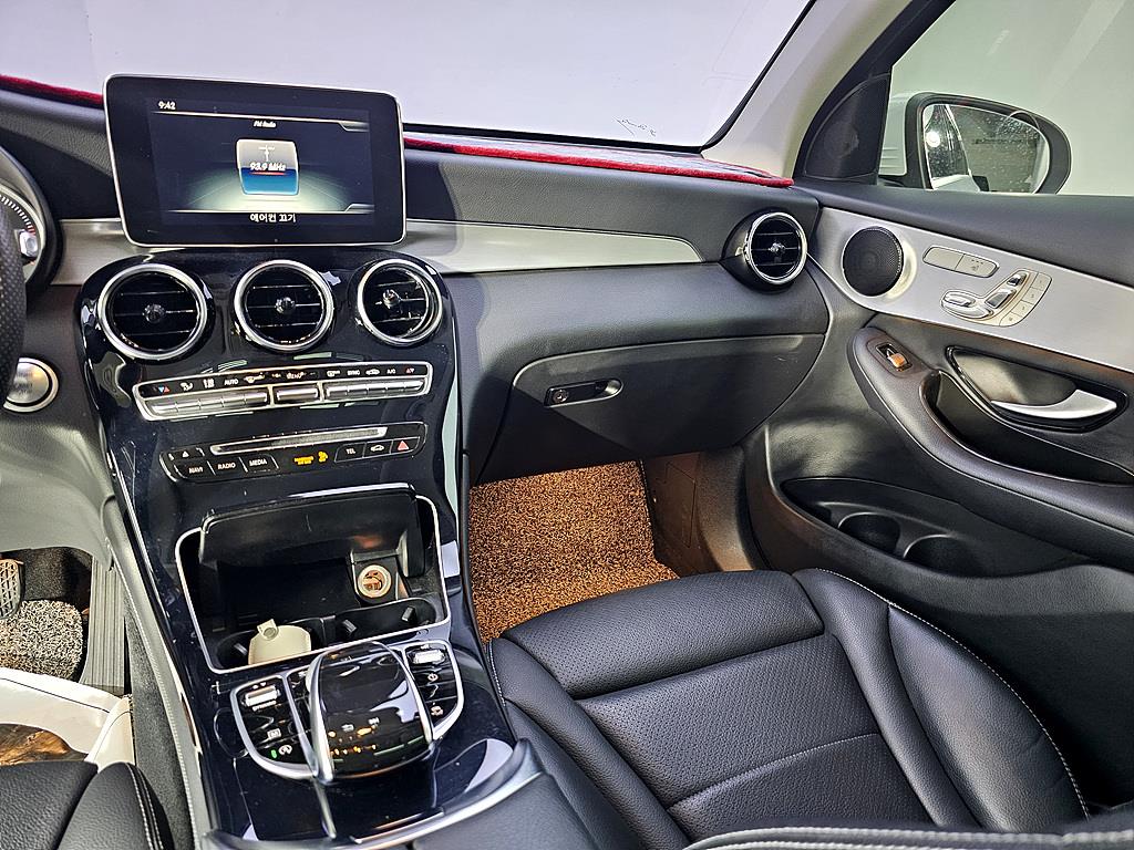 Mercedes Benz GLC Class - Vista 10