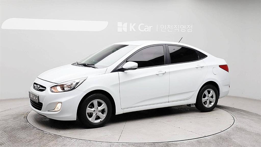 HYUNDAI Accent - Vista 7
