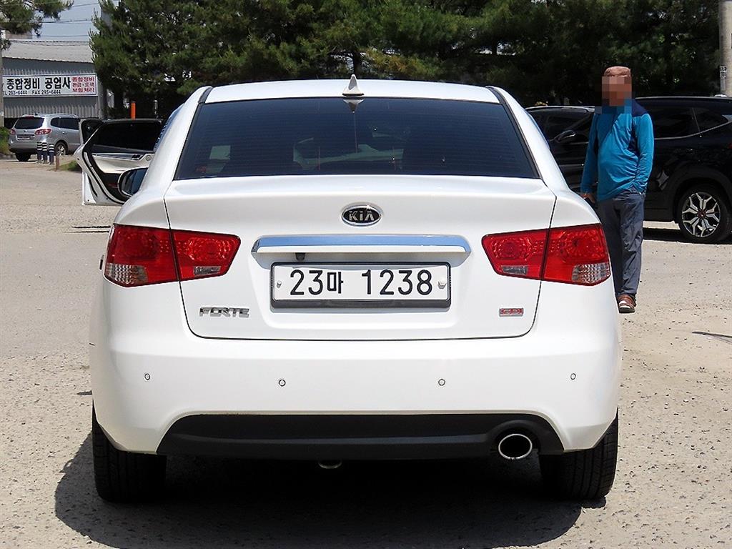 KIA Forte - Vista 4