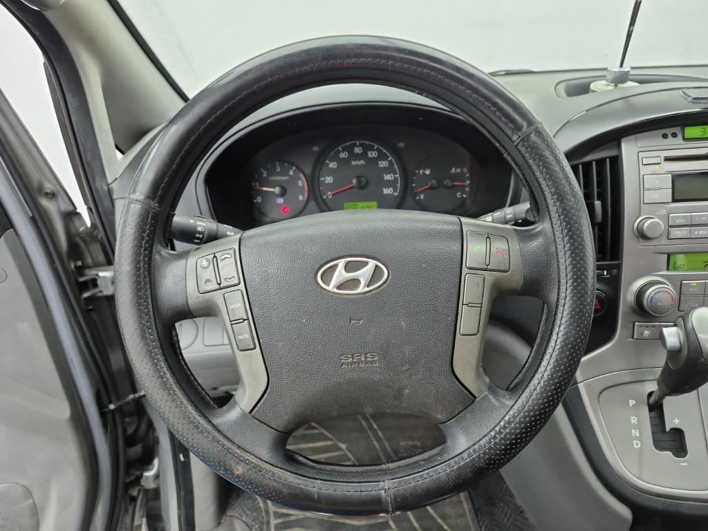 HYUNDAI Starex - Vista 9