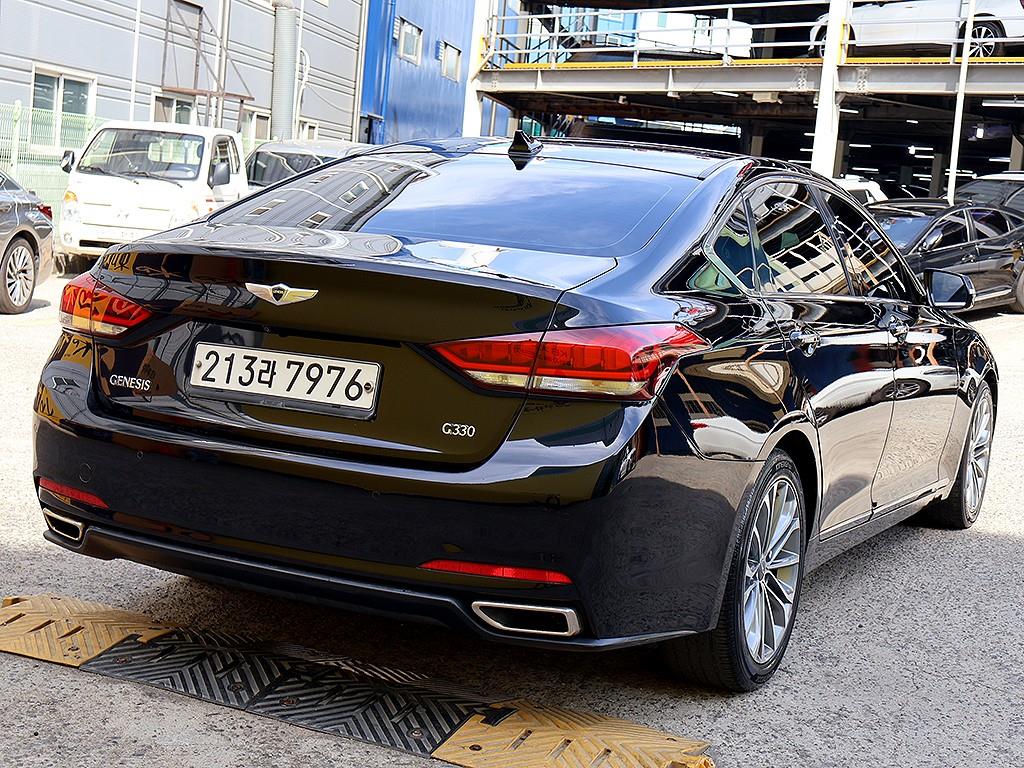 HYUNDAI Genesis - Vista 7