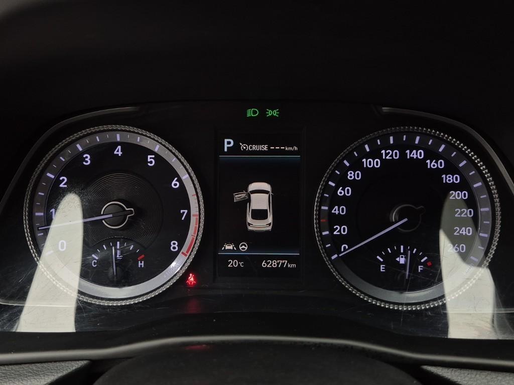 HYUNDAI Sonata - Vista 6