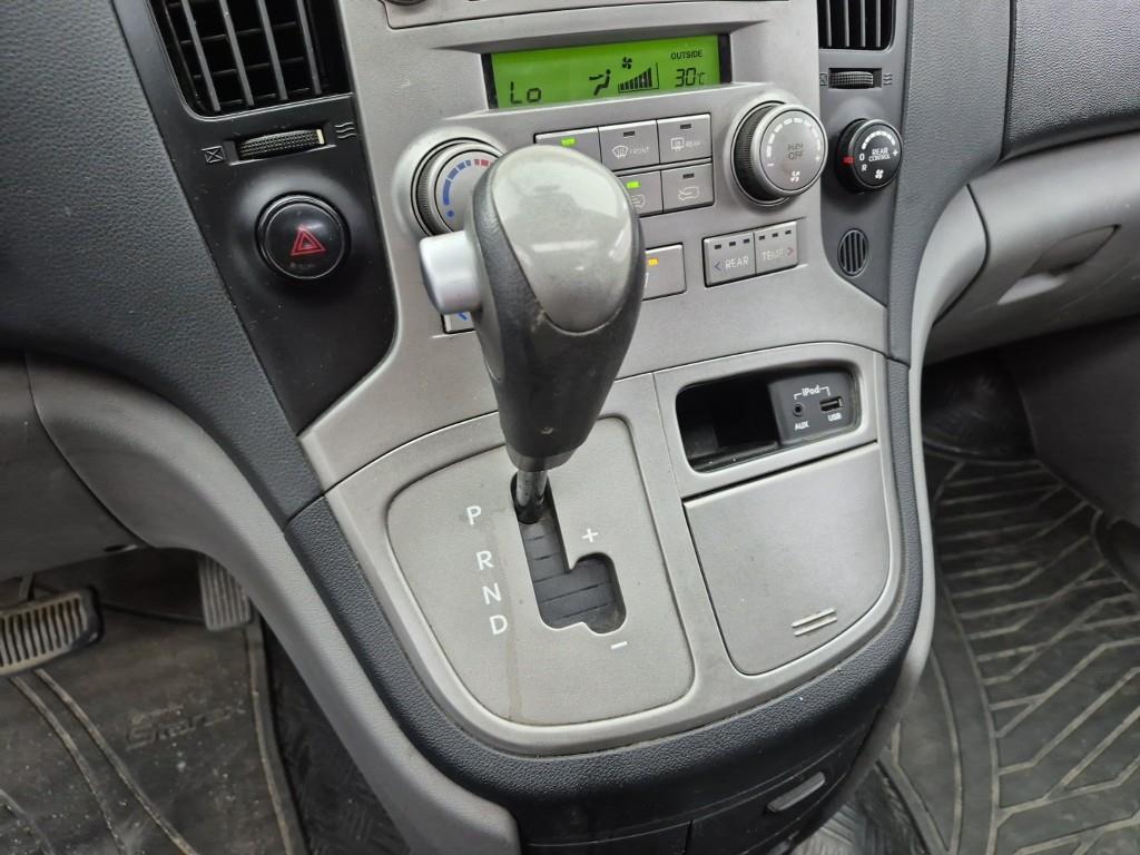 HYUNDAI Starex - Vista 8