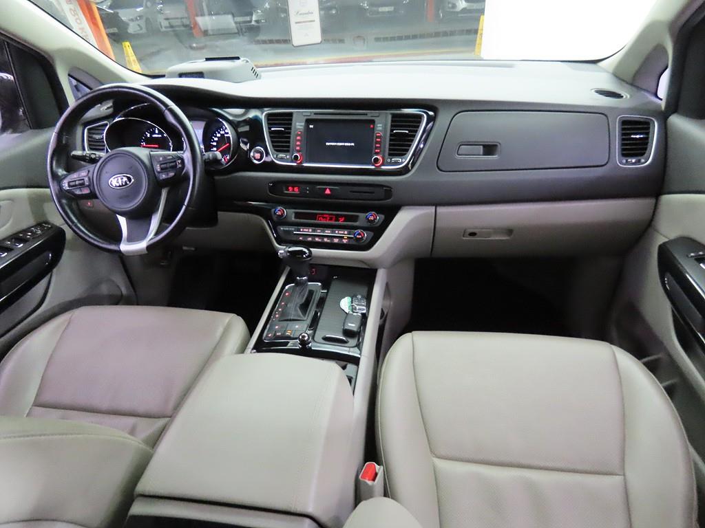 KIA Carnival - Vista 5