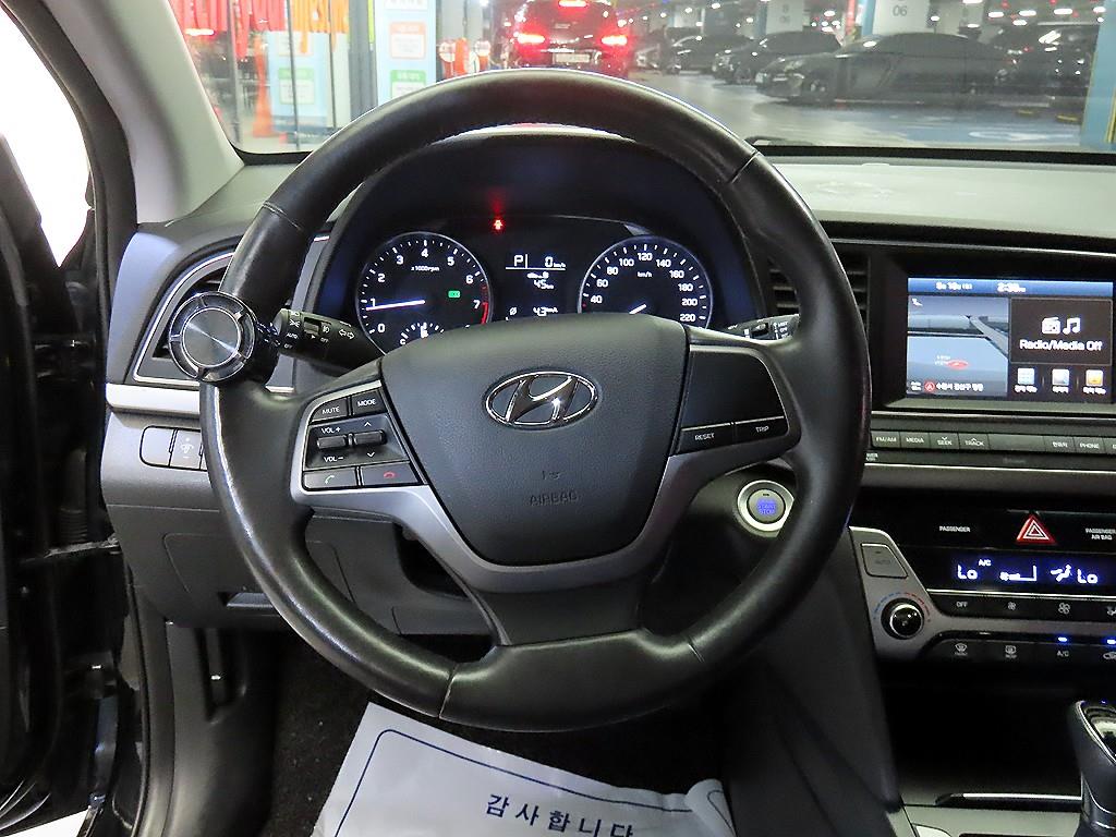 HYUNDAI Avante - Vista 8