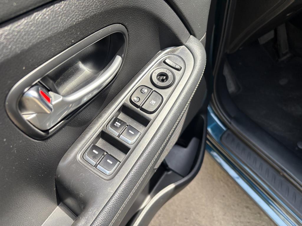 KIA Carens - Vista 12