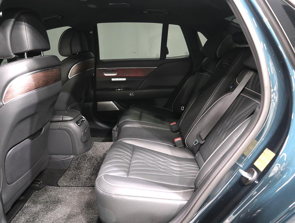 Genesis G90 - Vista 10