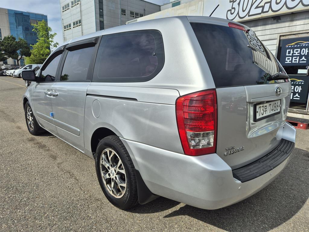 KIA Carnival - Vista 5
