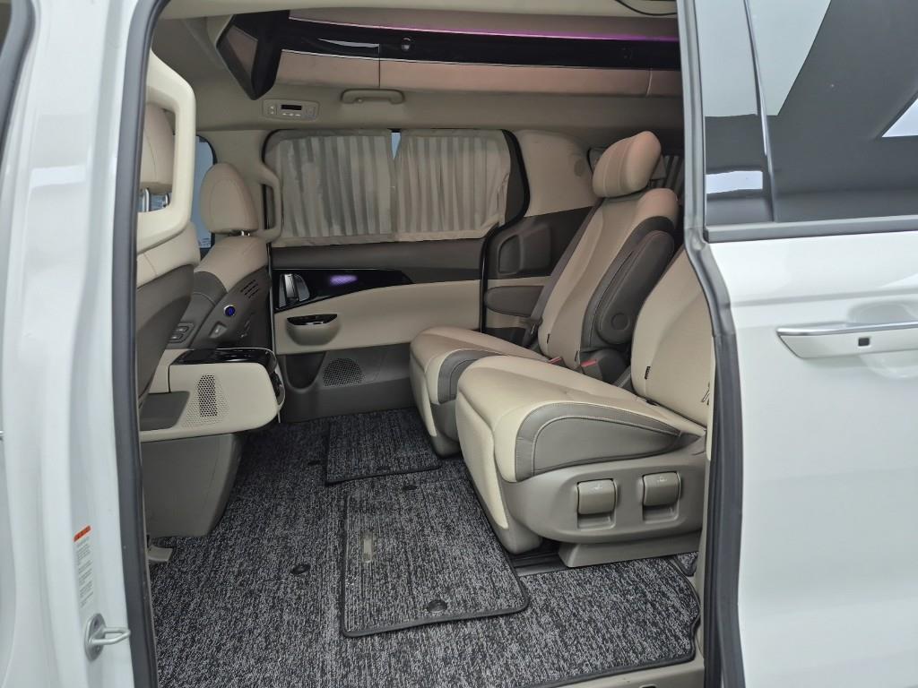 KIA Carnival - Vista 12