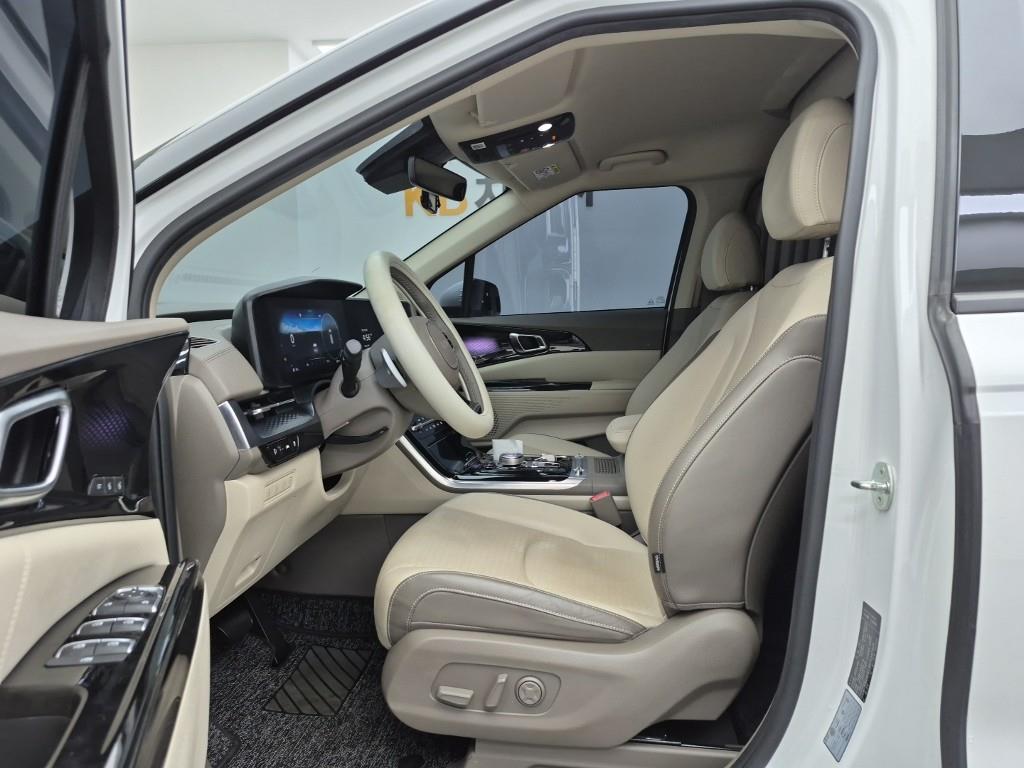 KIA Carnival - Vista 11