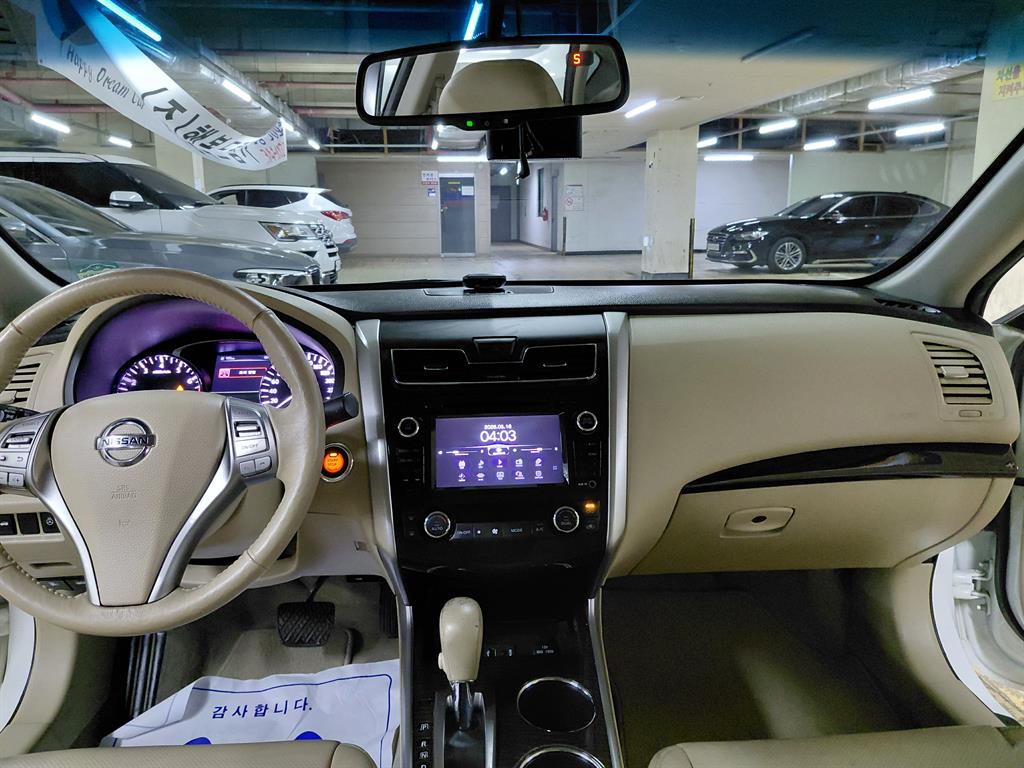 Nissan Altima - Vista 8