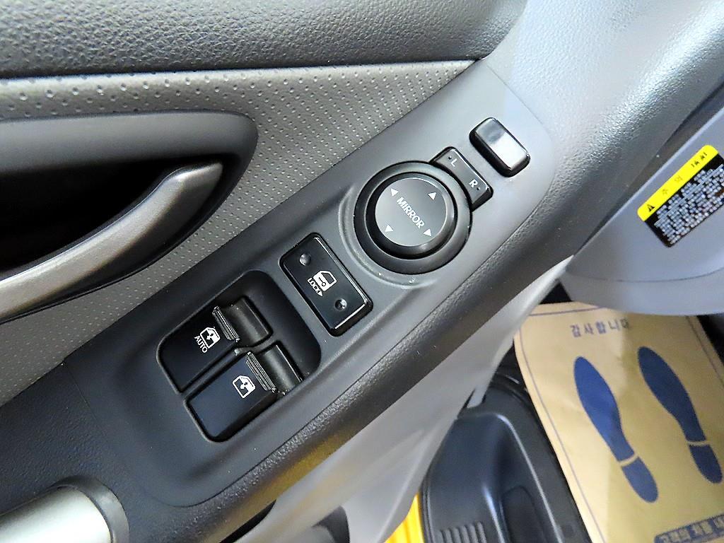 HYUNDAI Starex - Vista 12