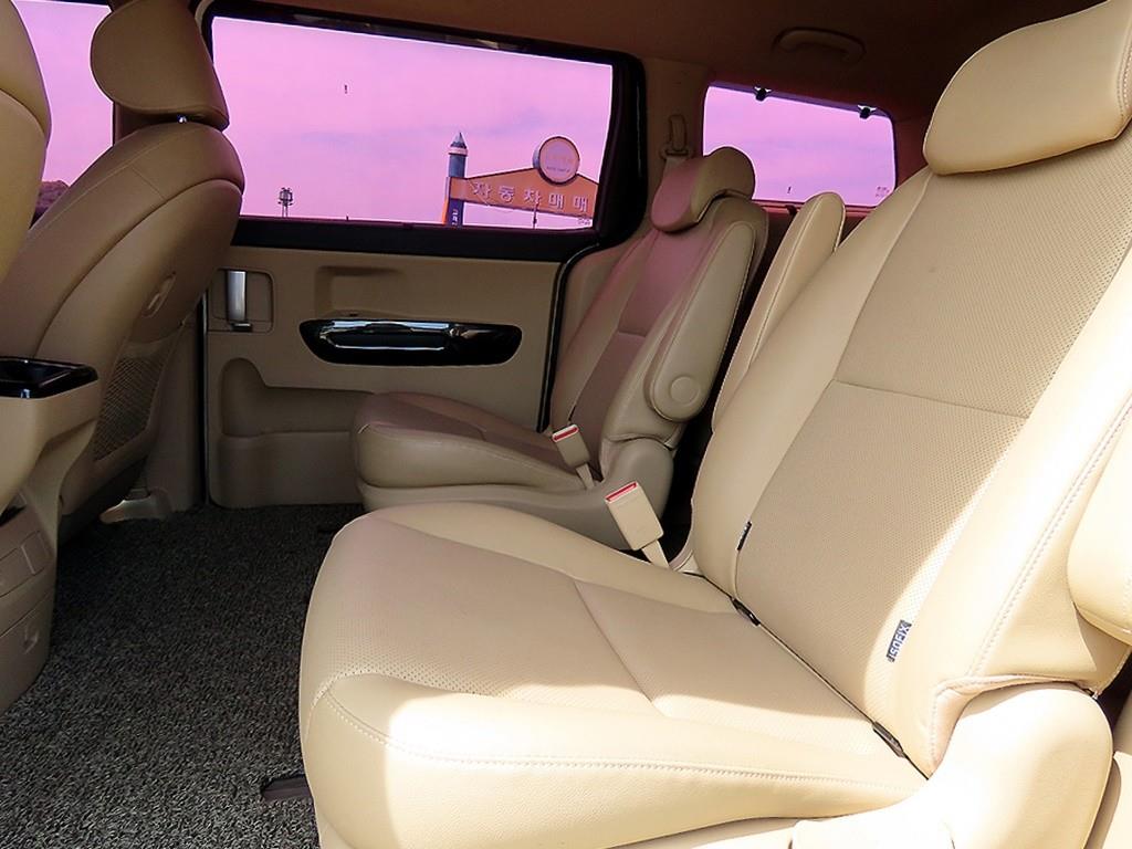 KIA Carnival - Vista 6