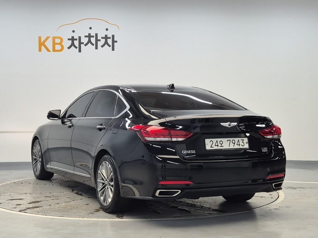 HYUNDAI Genesis - Vista 2