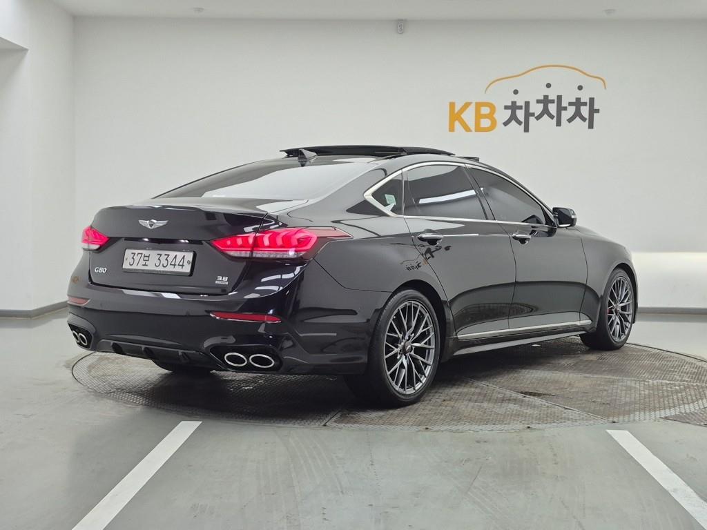 HYUNDAI Genesis - Vista 4