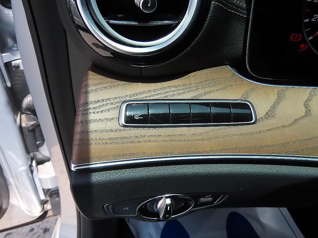 Mercedes Benz E class - Vista 12