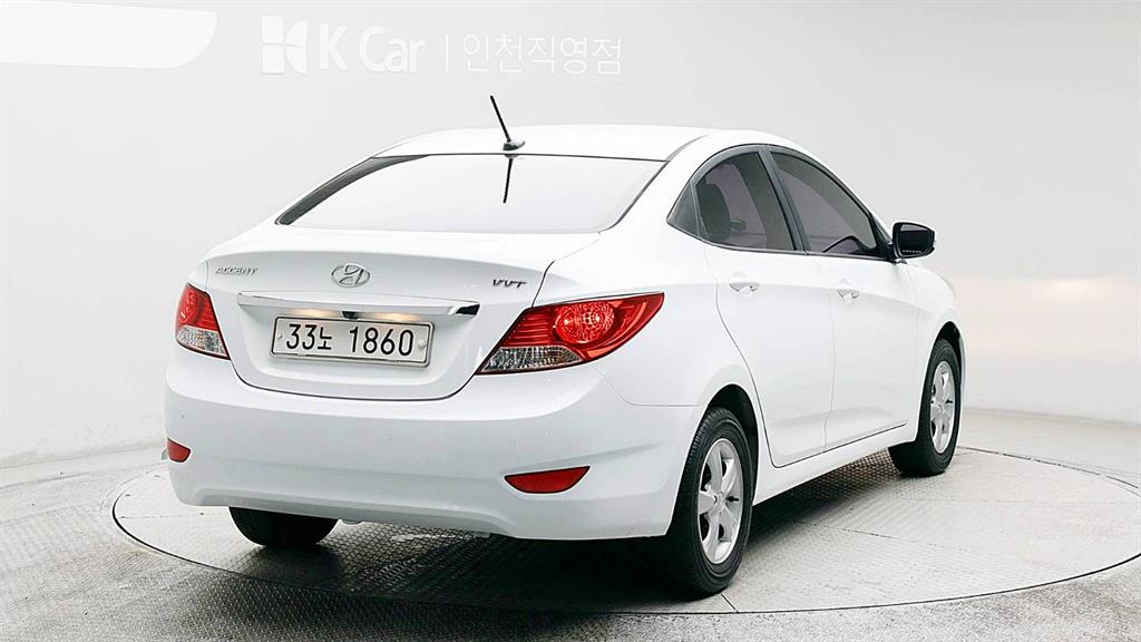 HYUNDAI Accent - Vista 5