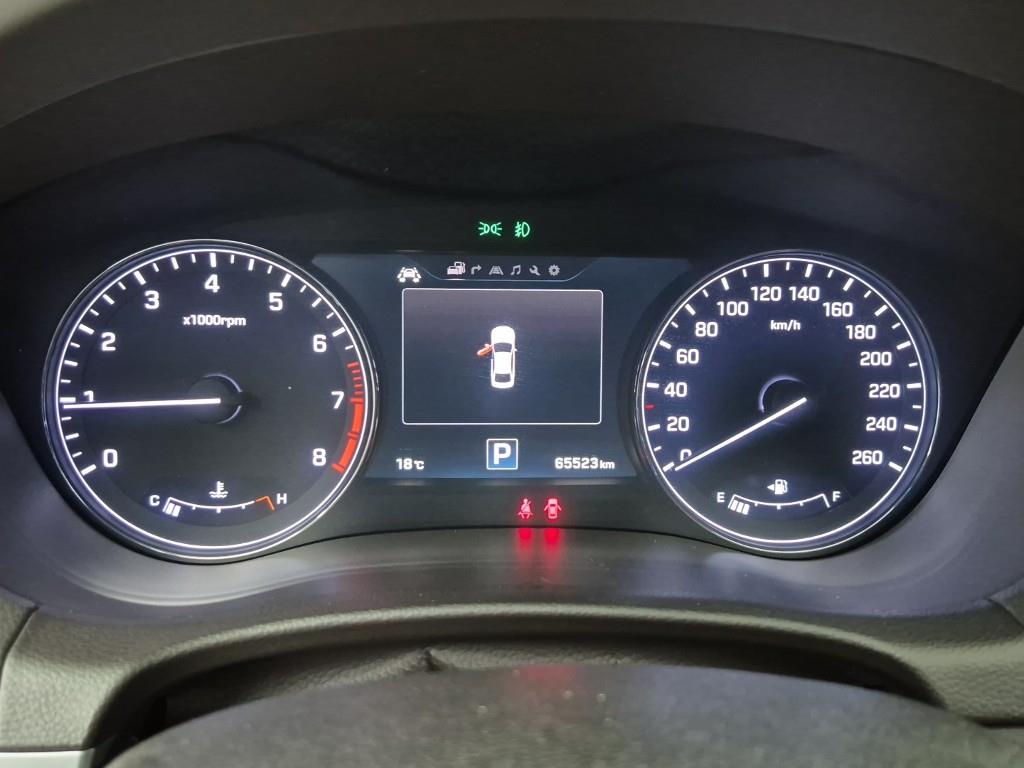 HYUNDAI Genesis - Vista 7